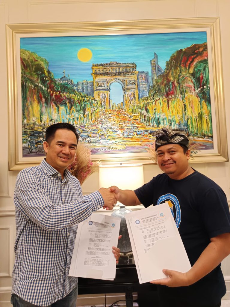 Penandatanganan MoU UNU Kaltim dan CV. Simpati Cloud