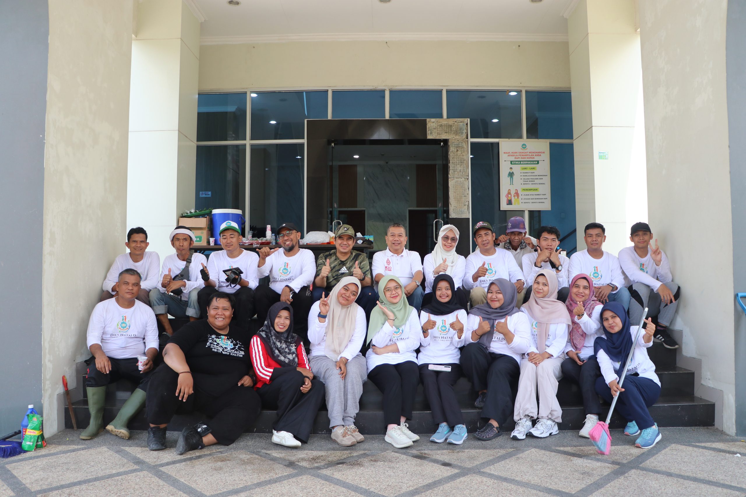 Rektor dan Sivitas UNU Kaltim Gelar Kerja Bakti Kampus dan Coffee Morning, Perkuat Budaya Bersih serta Kebersamaan