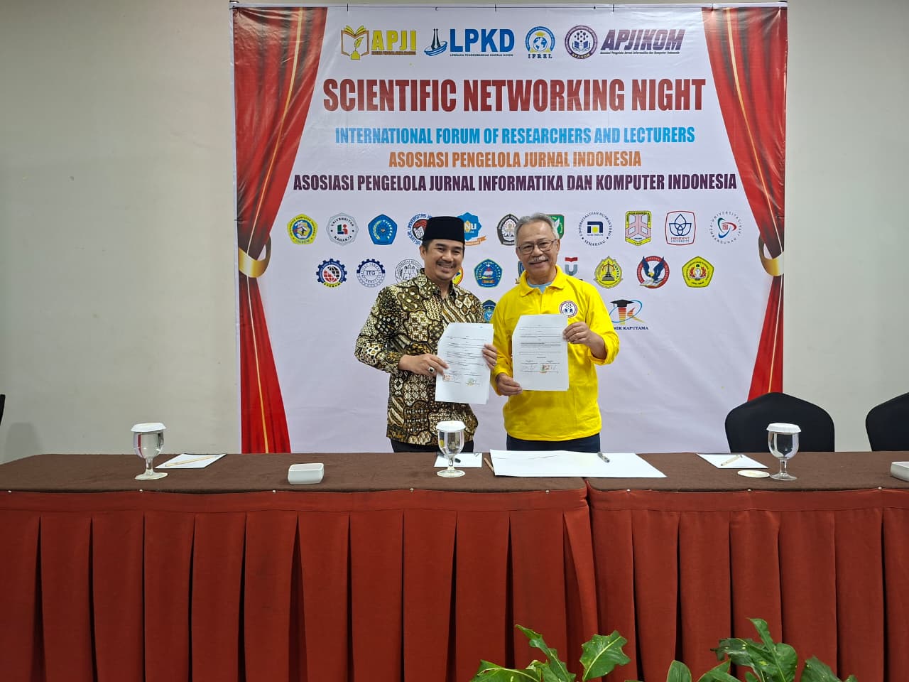 Rektor UNU Kaltim Teken MoU dengan APJIKOM, Perkuat Pengelolaan Jurnal Nasional dan Internasional